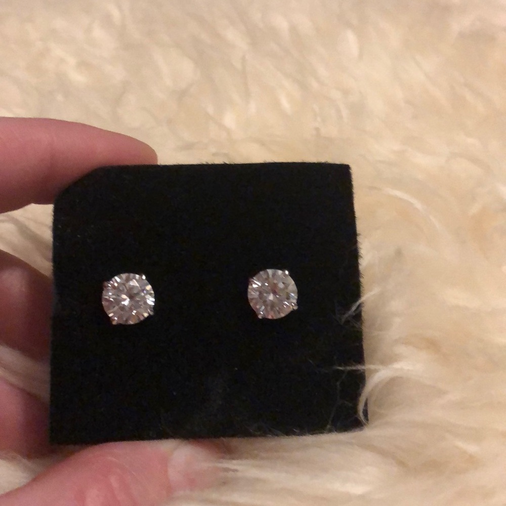 ✨Diamond-like sparklers✨ Beautiful CZ Earrings